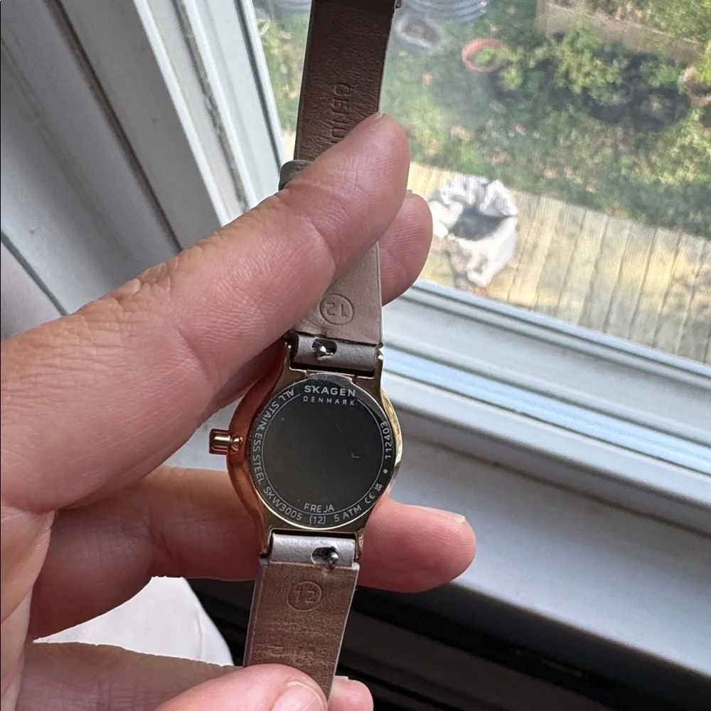 Skagen Denmark taupe tan and gold leather band wristwatch 12